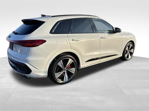 Glacier White Metallic 2025 Audi SQ5 3.0T quattro Premium