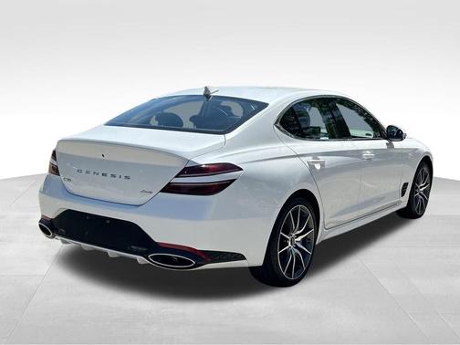 Uyuni White 2026 Genesis G70 2.5T