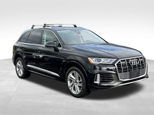 Mythos Black Metallic 2023 Audi Q7 55 Premium Plus