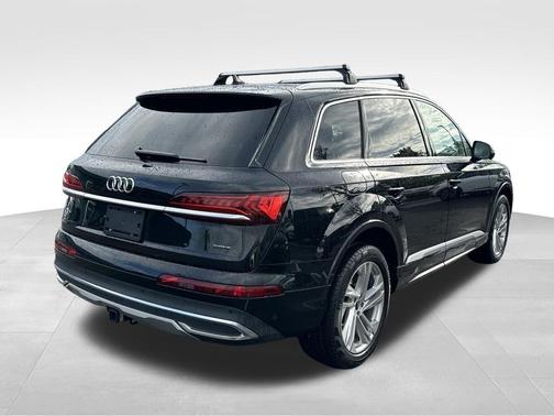 Mythos Black Metallic 2023 Audi Q7 55 Premium Plus