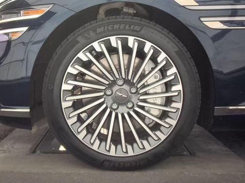 2025 Genesis Electrified G80 Advanced