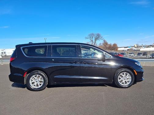 2024 Chrysler Pacifica Touring-L