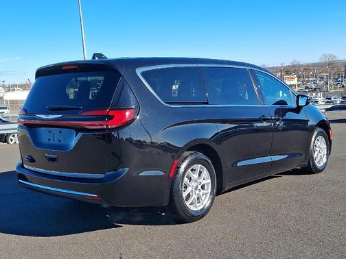 2024 Chrysler Pacifica Touring-L
