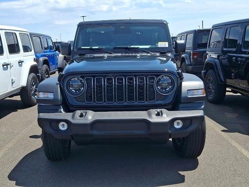 Black Clearcoat 2026 Jeep Wrangler 85th Anniversary