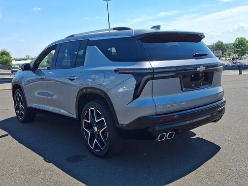 Sterling Gray Metallic 2025 Chevrolet Traverse High Country