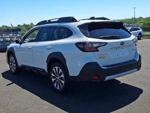 Crystal White Pearl 2024 Subaru Outback Limited