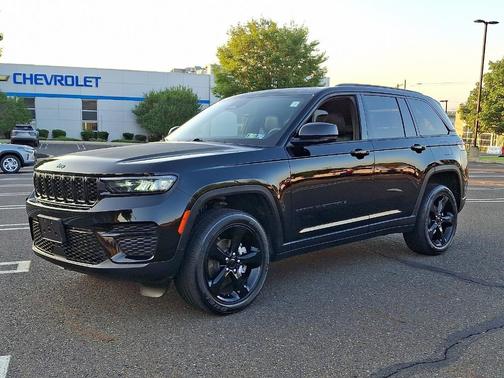 2023 Jeep Grand Cherokee Laredo