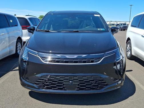 Diamond Black 2027 Chrysler Pacifica SELECT