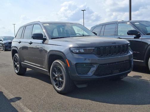2025 Jeep Grand Cherokee Laredo