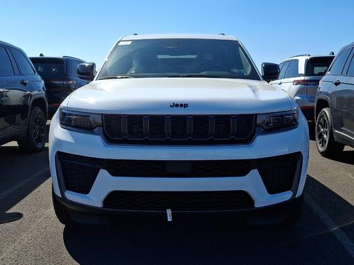 Bright White Clearcoat 2026 Jeep Grand Cherokee Altitude 4x4