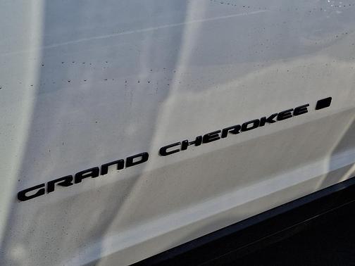 Bright White Clearcoat 2026 Jeep Grand Cherokee Altitude 4x4