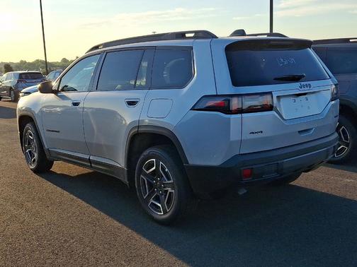 Silver Zynith Clearcoat 2026 Jeep Cherokee LAREDO/LIMITED