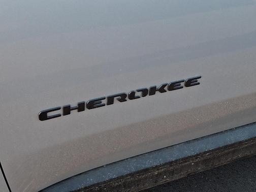 Silver Zynith Clearcoat 2026 Jeep Cherokee LAREDO/LIMITED