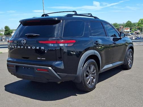 Black 2022 Nissan Pathfinder SV