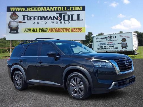 Black 2022 Nissan Pathfinder SV