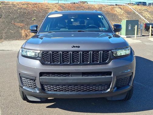 Baltic Gray Clearcoat Metallic 2023 Jeep Grand Cherokee L Laredo
