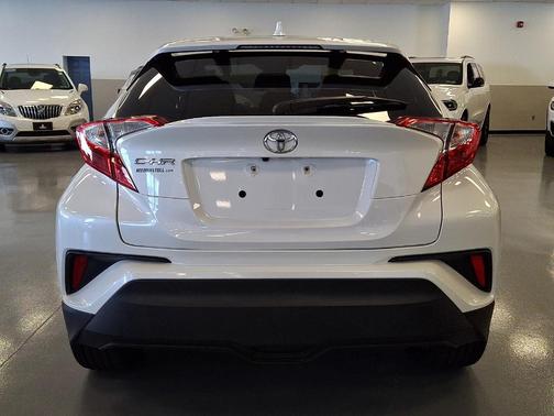 Blizzard Pearl 2021 Toyota C-HR XLE