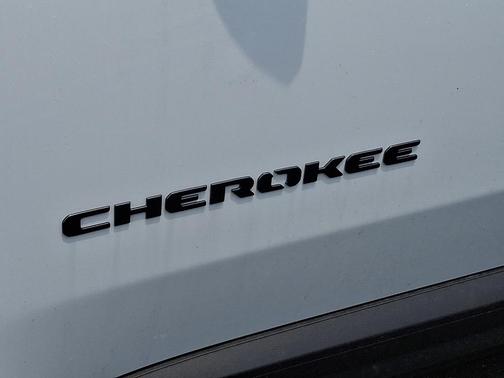 Bright White Clearcoat 2026 Jeep Cherokee LAREDO/LIMITED