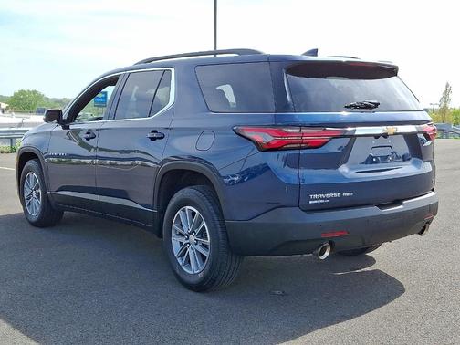 2022 Chevrolet Traverse LT Cloth