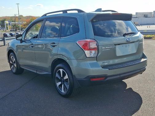 Jasmine Green Metallic 2018 Subaru Forester 2.5i Limited