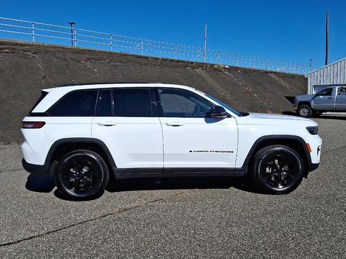 2024 Jeep Grand Cherokee Laredo