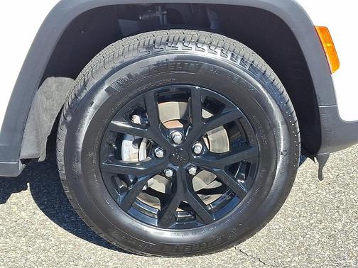2024 Jeep Grand Cherokee Laredo
