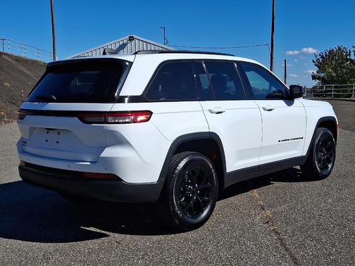 2024 Jeep Grand Cherokee Laredo