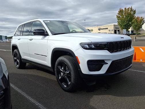 2025 Jeep Grand Cherokee Laredo