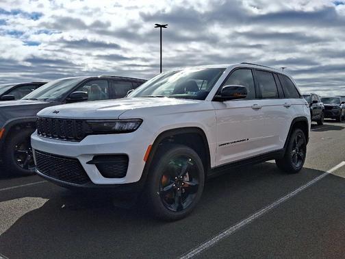 2025 Jeep Grand Cherokee Laredo