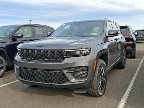 2025 Jeep Grand Cherokee Laredo