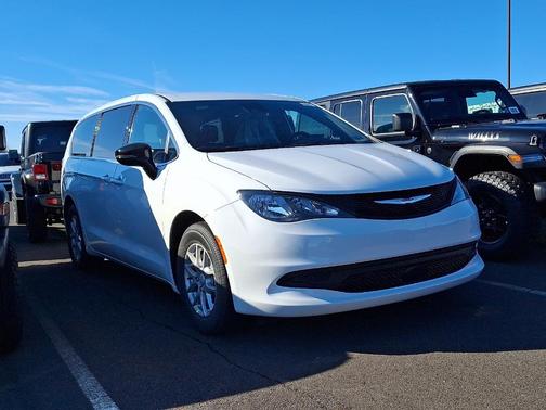 2026 Chrysler Voyager LX