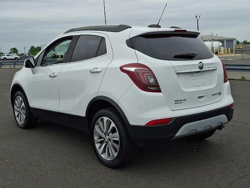 Summit White 2018 Buick Encore Preferred