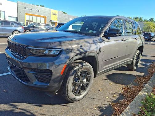 2025 Jeep Grand Cherokee Laredo
