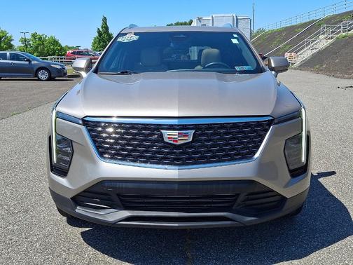 Latte 2024 Cadillac XT4 Luxury
