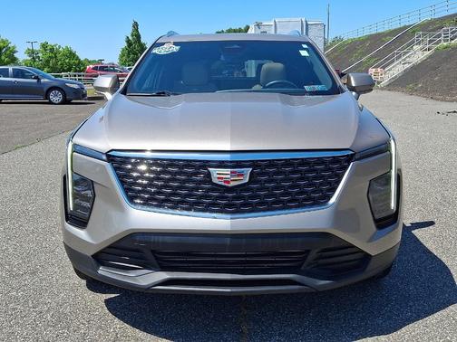 Latte 2024 Cadillac XT4 Luxury