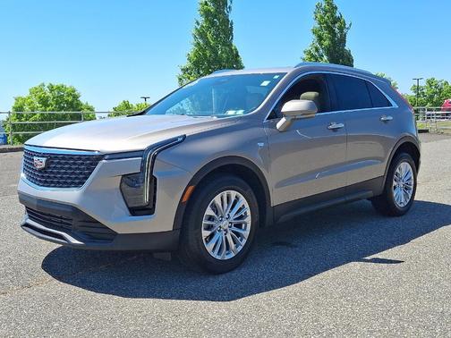 Latte 2024 Cadillac XT4 Luxury