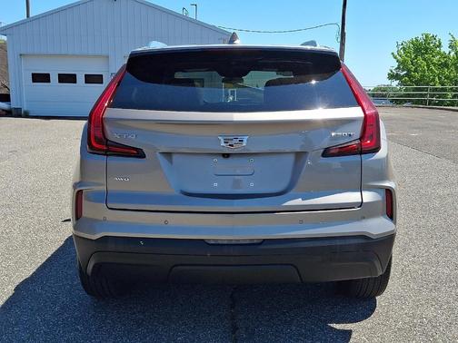 Latte 2024 Cadillac XT4 Luxury