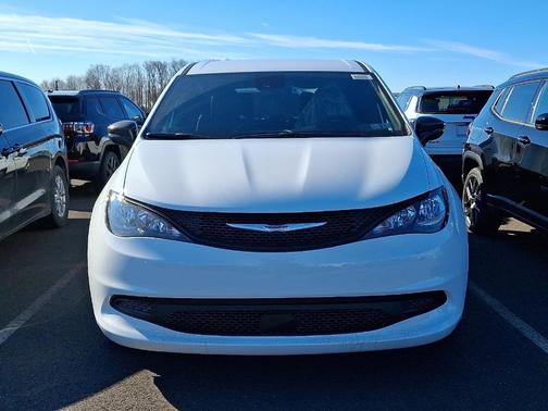 2026 Chrysler Voyager LX