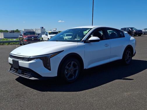 Snow White Pearl 2025 Kia K4