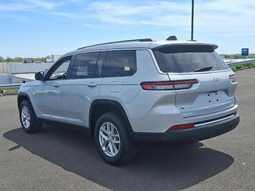 2022 Jeep Grand Cherokee L Laredo