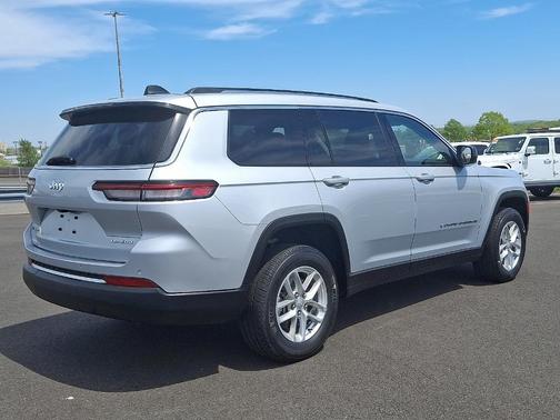 2022 Jeep Grand Cherokee L Laredo
