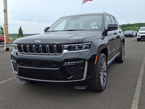 Diamond Black 2026 Jeep Grand Cherokee Summit 4x4
