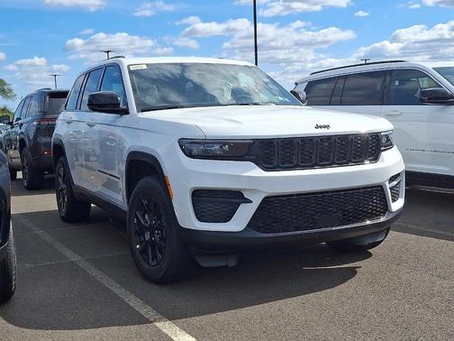 2025 Jeep Grand Cherokee Laredo