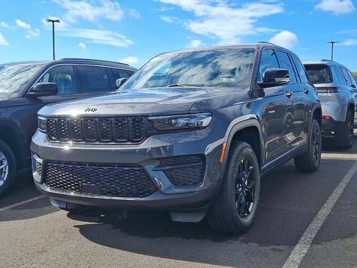 2025 Jeep Grand Cherokee Laredo