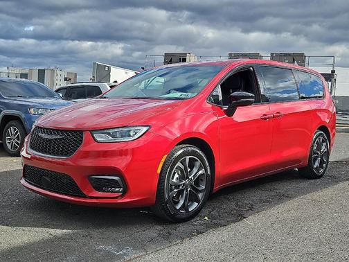 2026 Chrysler Pacifica Select