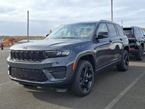 2025 Jeep Grand Cherokee Laredo