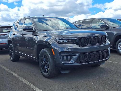 2025 Jeep Grand Cherokee Laredo