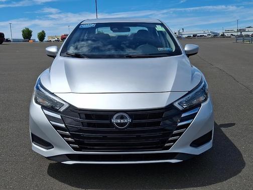 Brilliant Silver Metallic 2025 Nissan Versa 1.6 SV