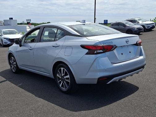 Brilliant Silver Metallic 2025 Nissan Versa 1.6 SV