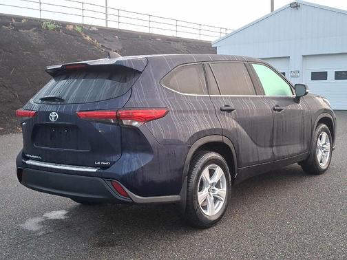 2022 Toyota Highlander LE